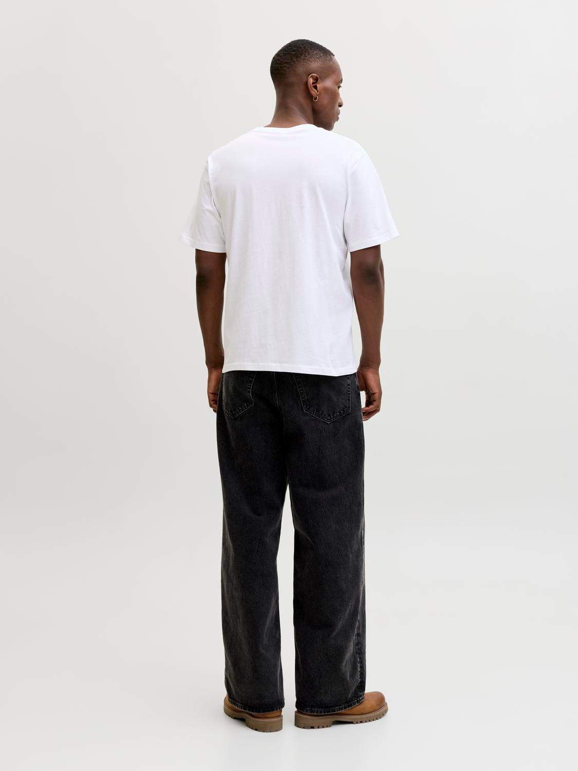 model_shot-back