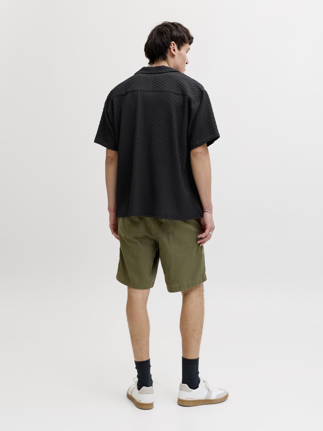 model_shot-back