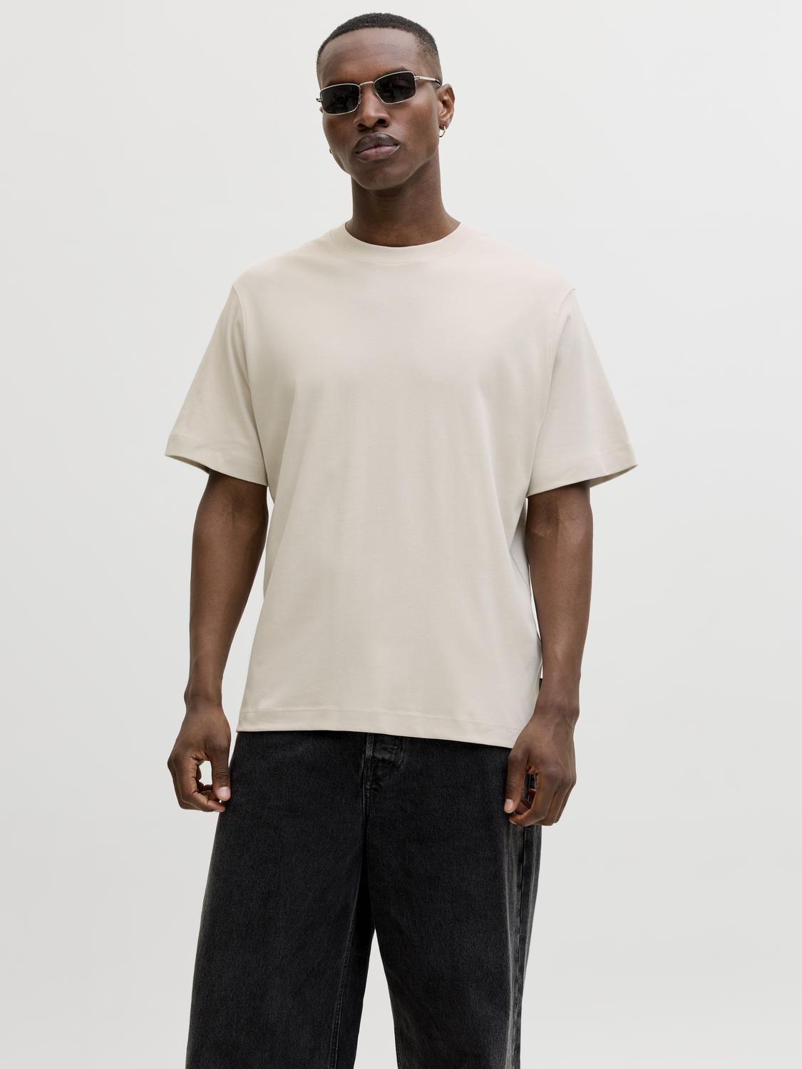 model_shot-front