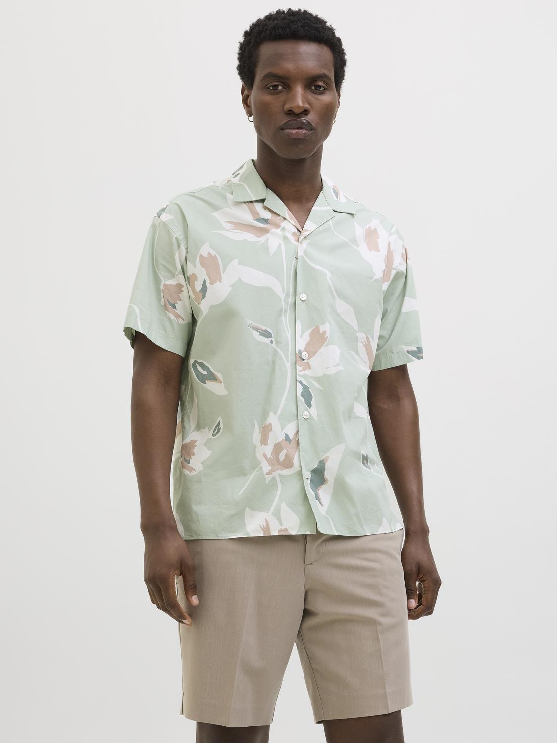 model_shot-front