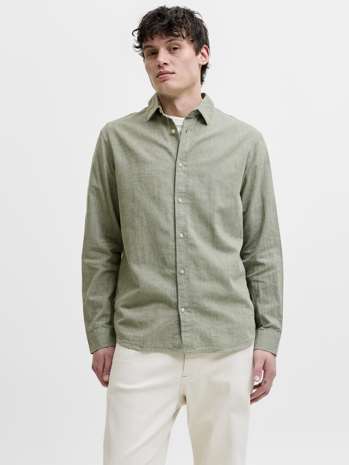 model_shot-front