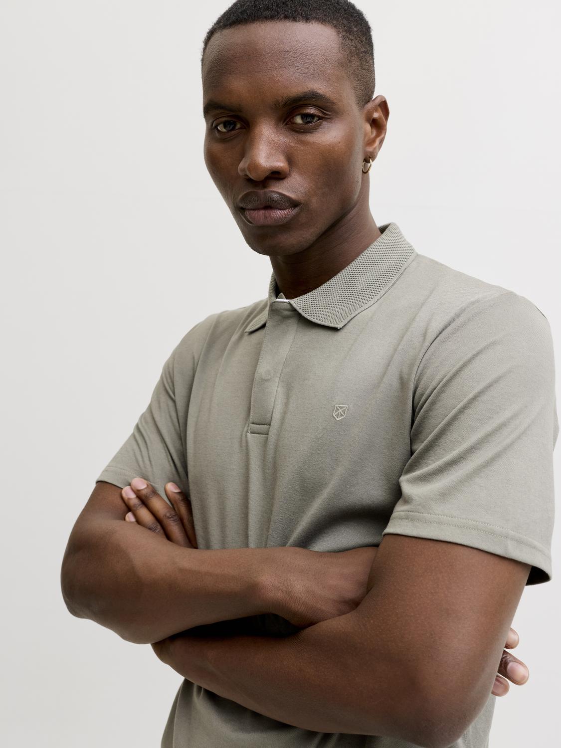 model_shot-creative