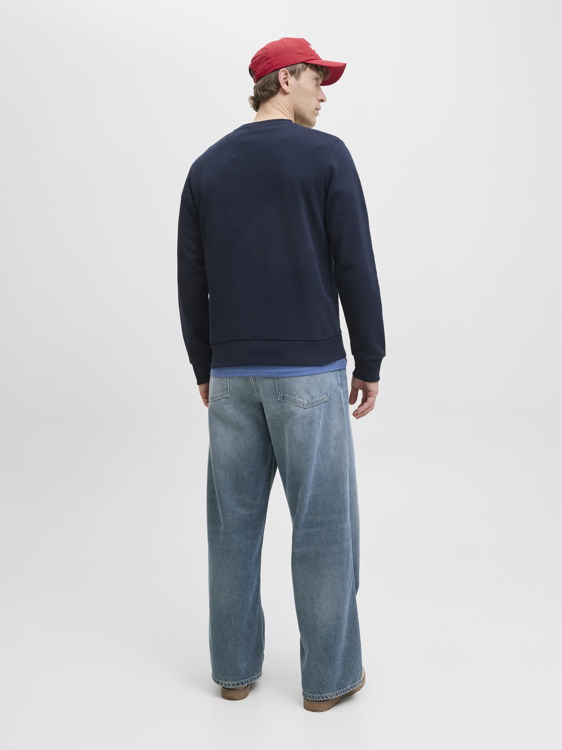 model_shot-back