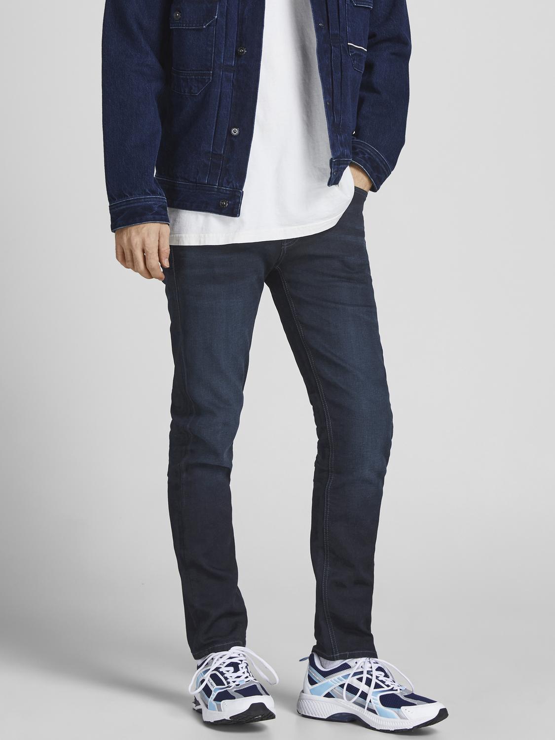 model_shot-front
