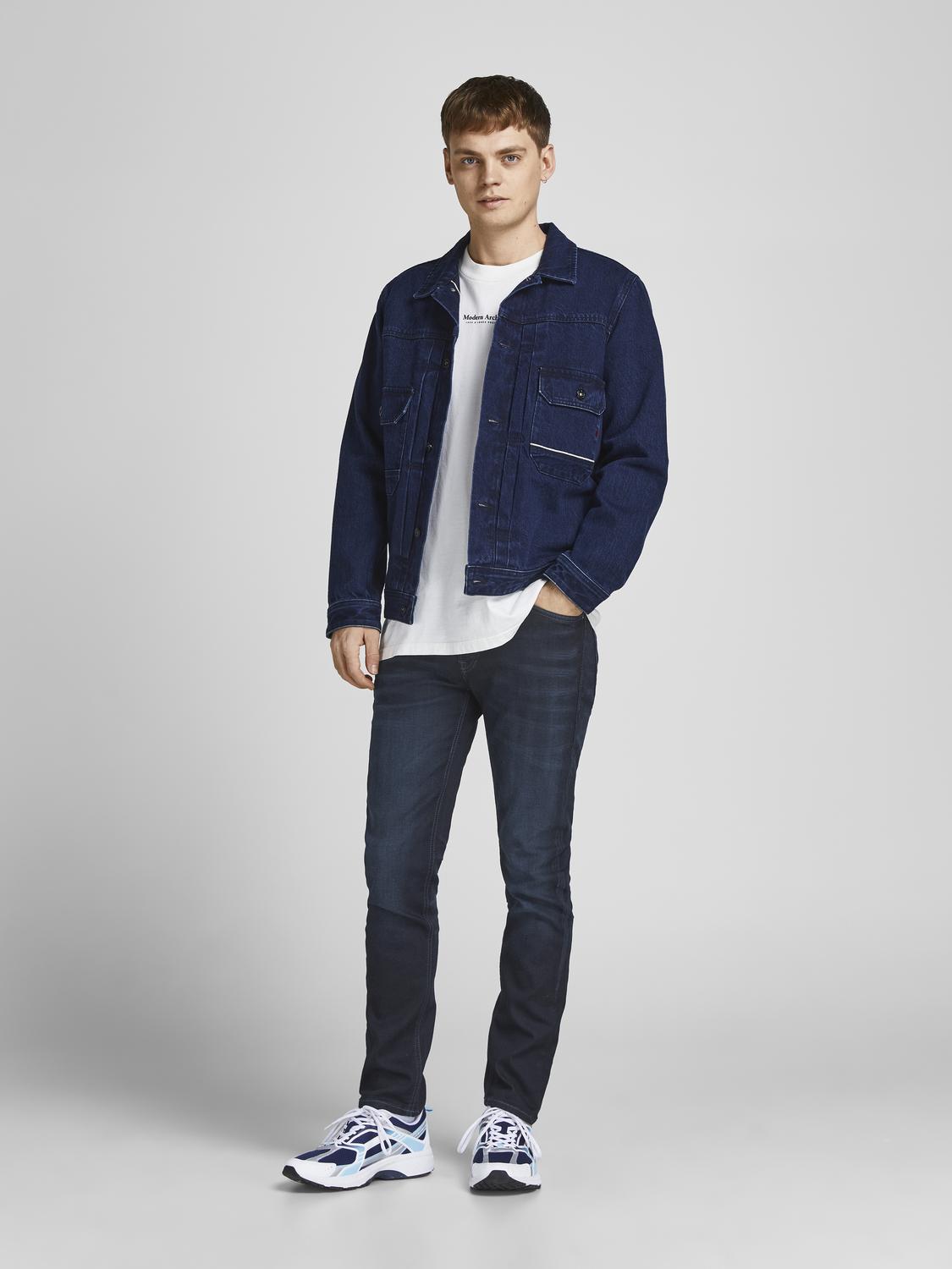 model_shot-front_full