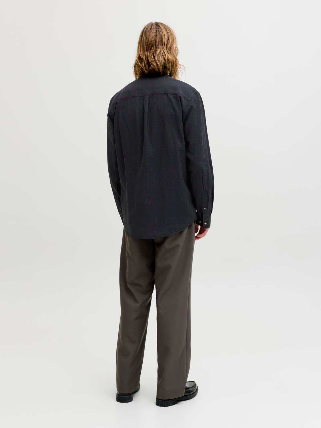 model_shot-back