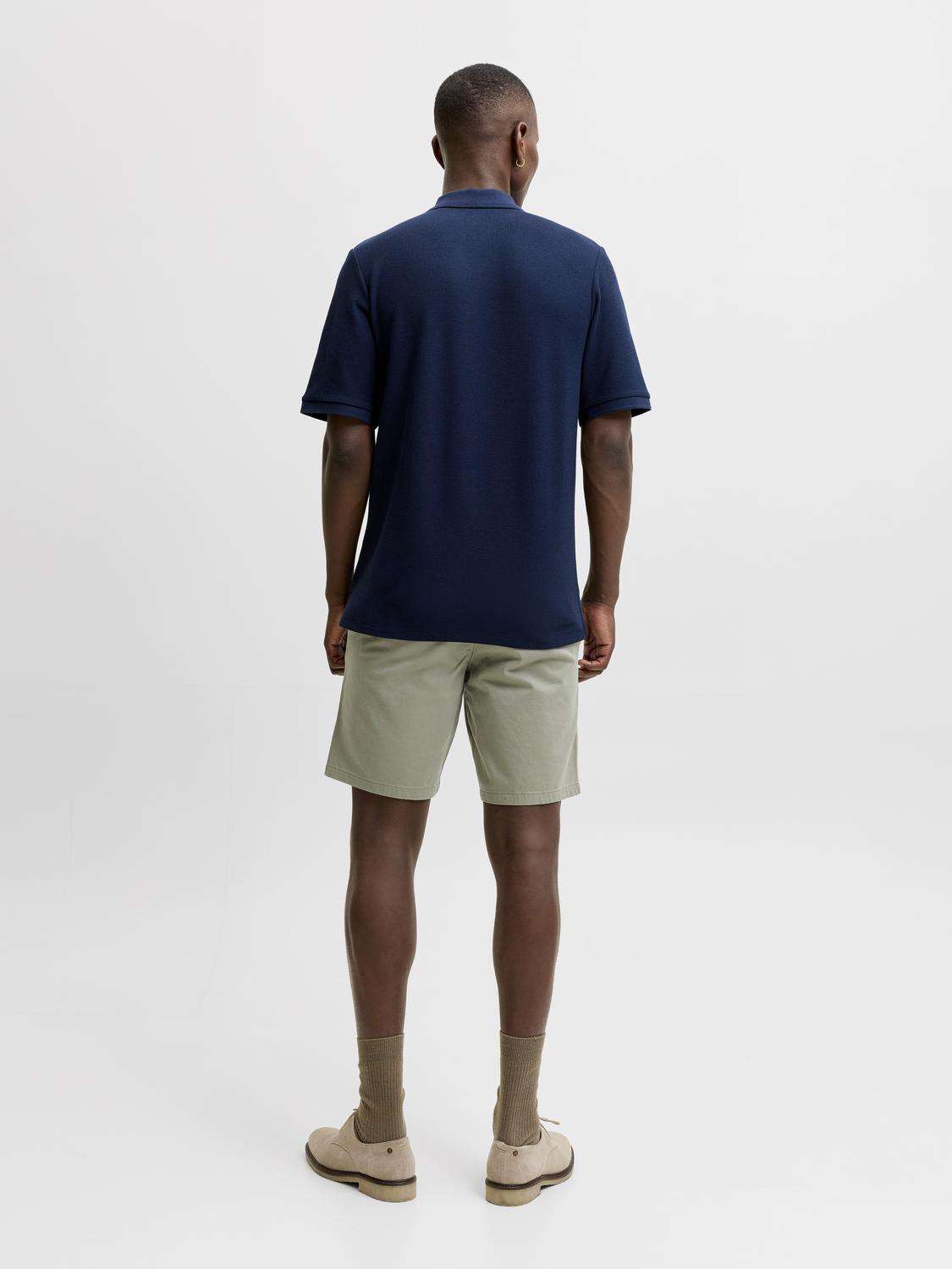 model_shot-back