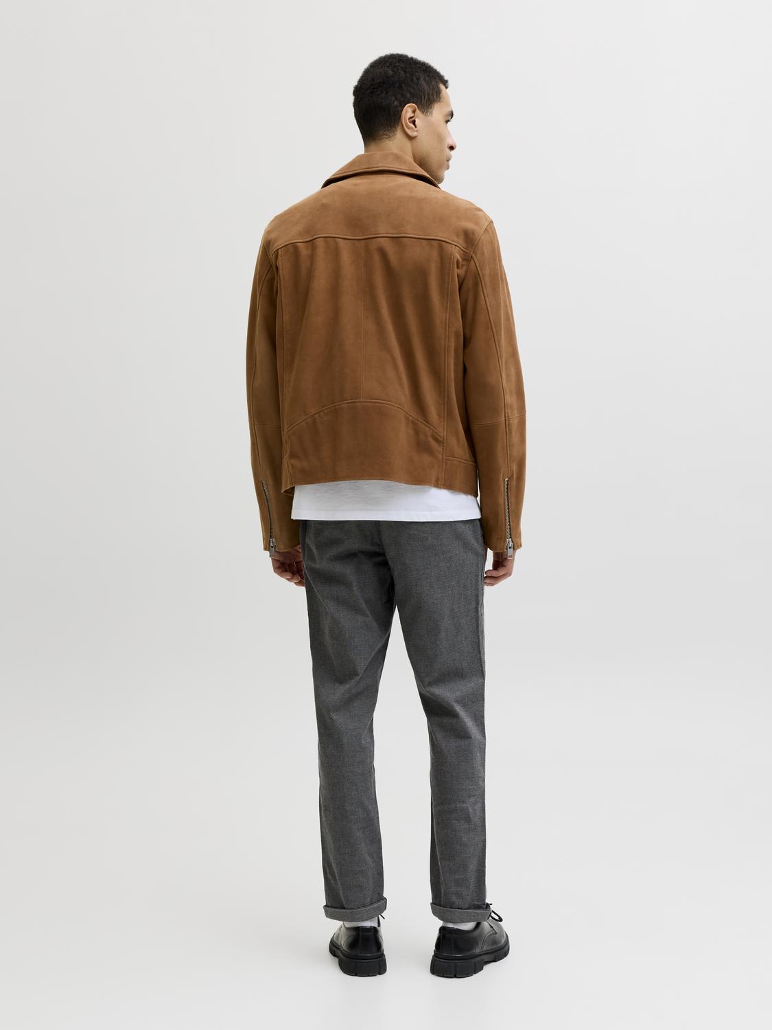 model_shot-back