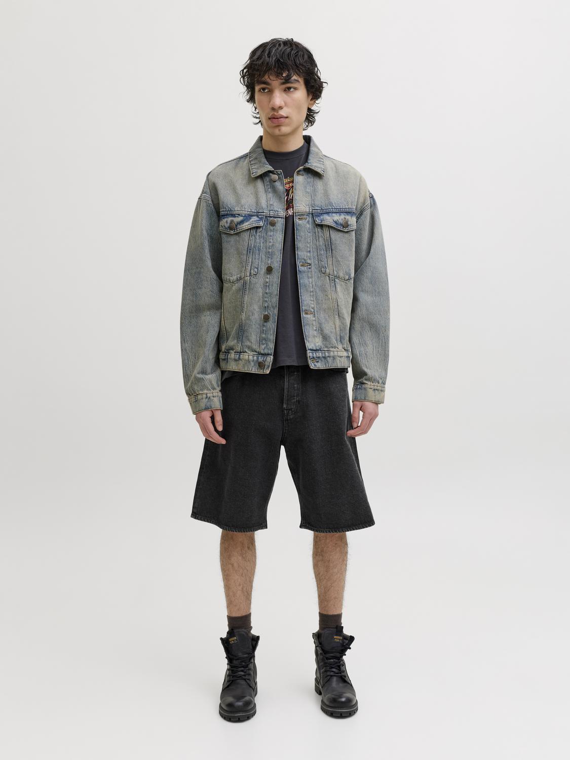 model_shot-front_full