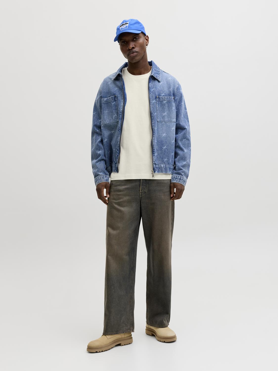 model_shot-front_full