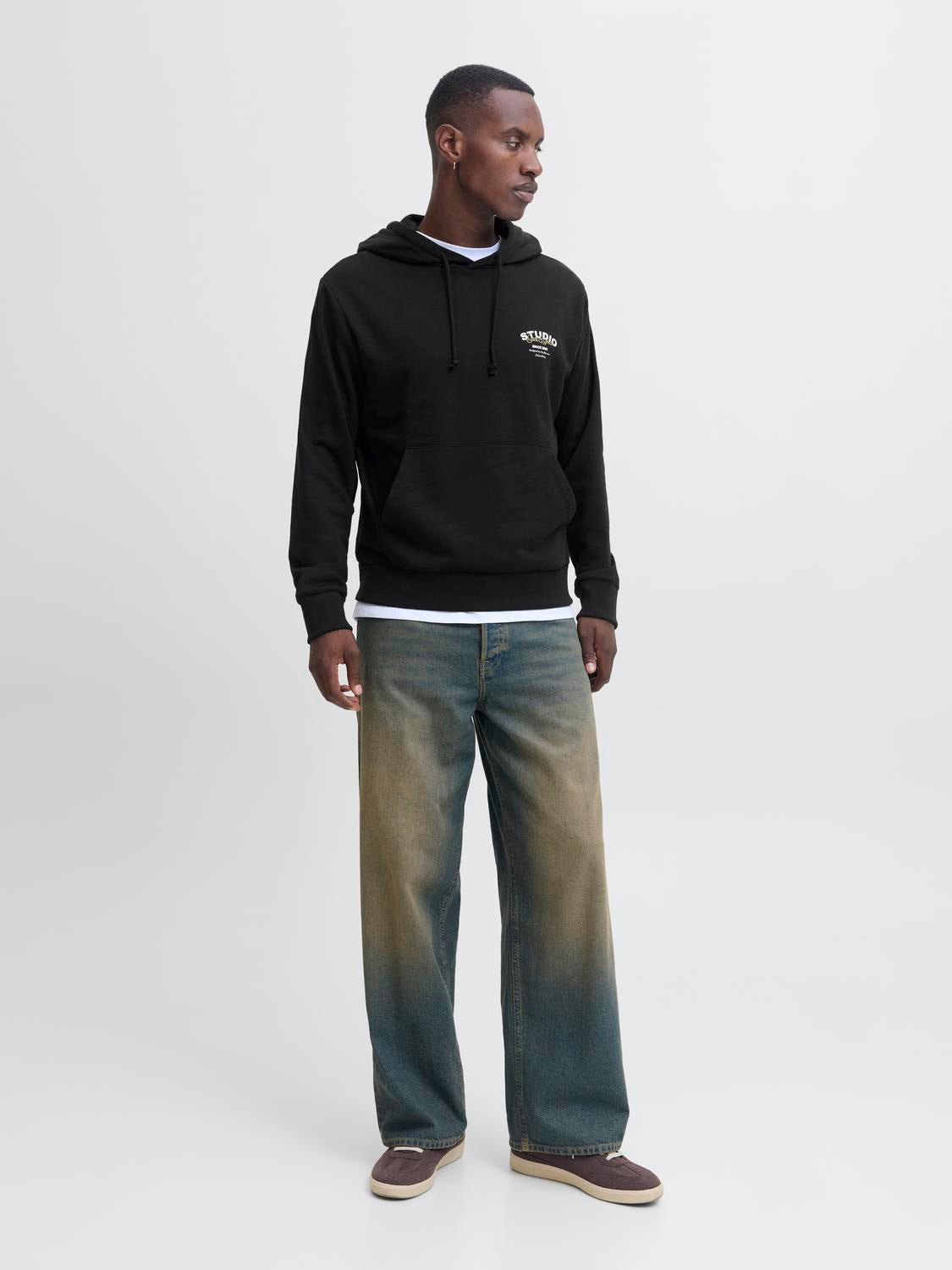 model_shot-front_full