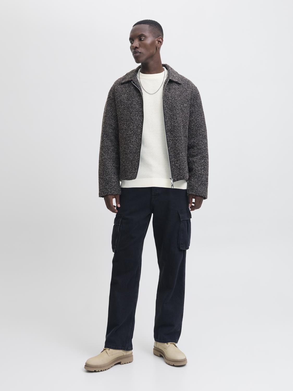 model_shot-front_full
