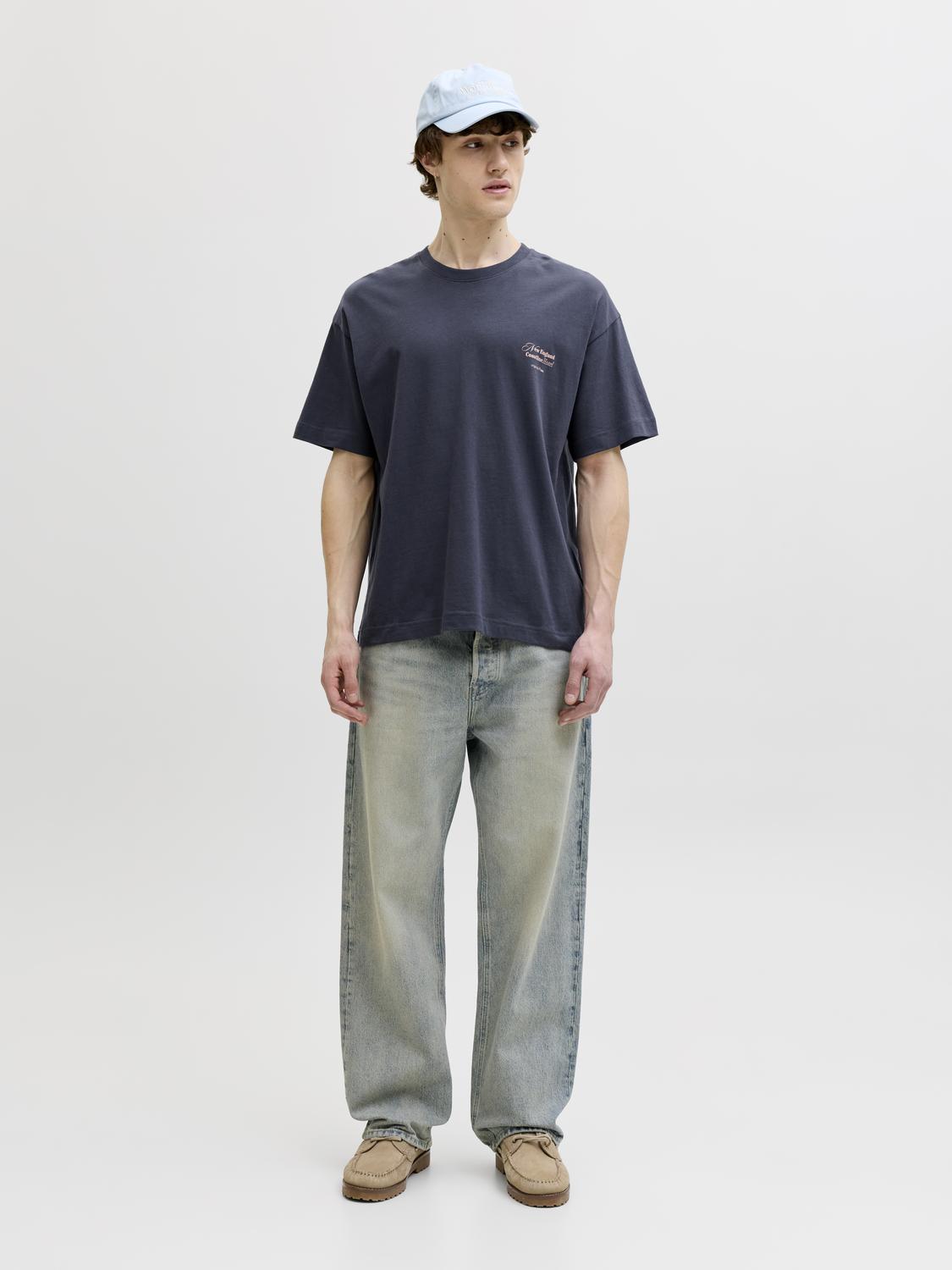 model_shot-front_full