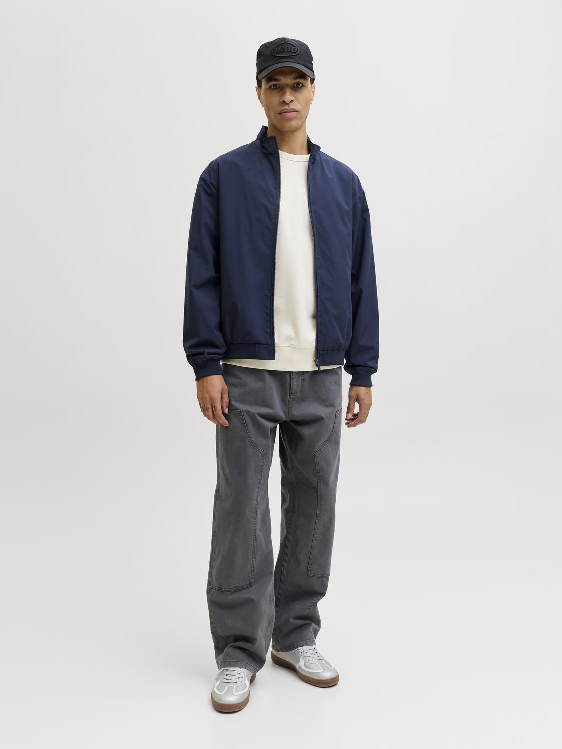 model_shot-front_full