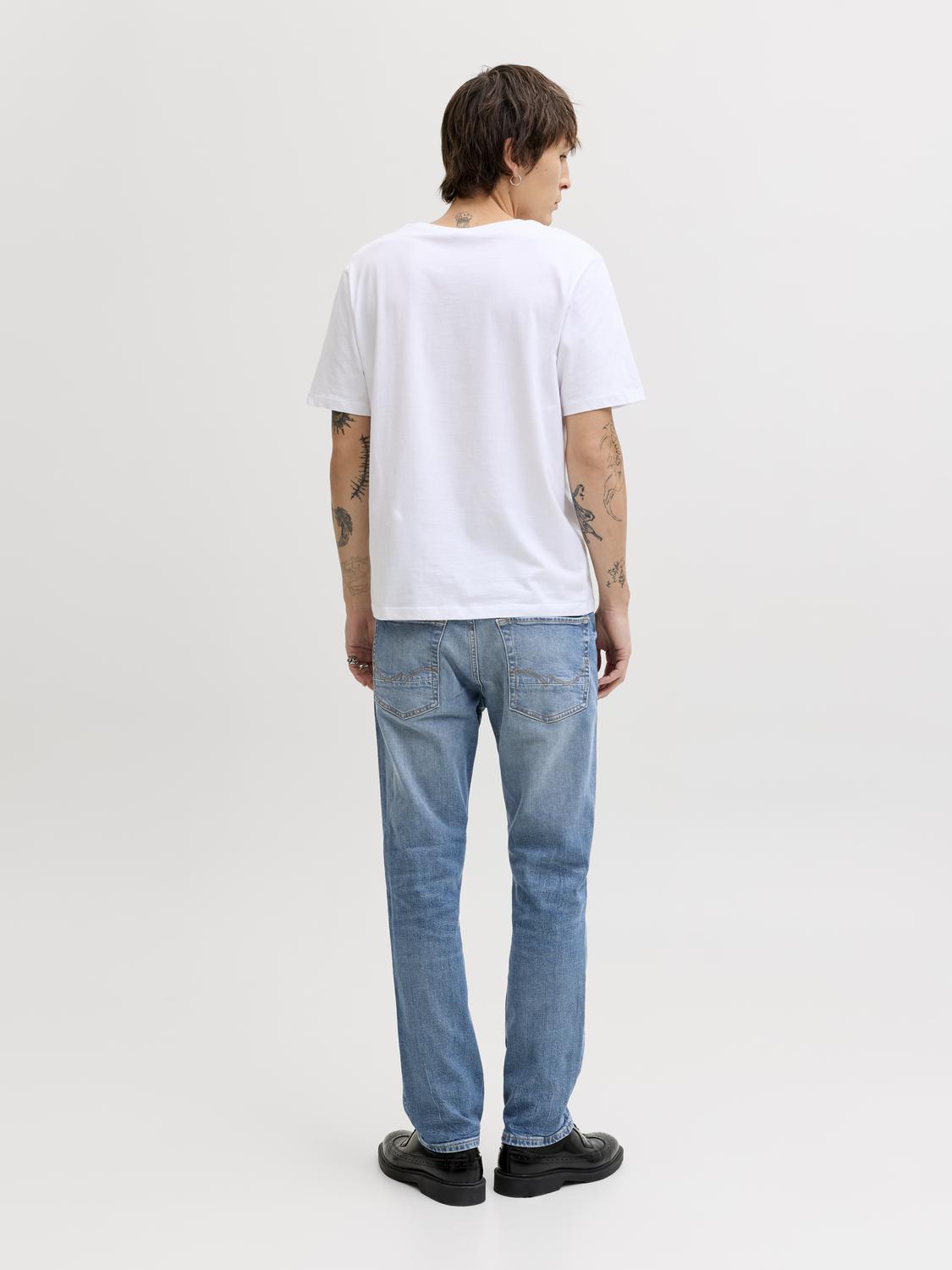 model_shot-back