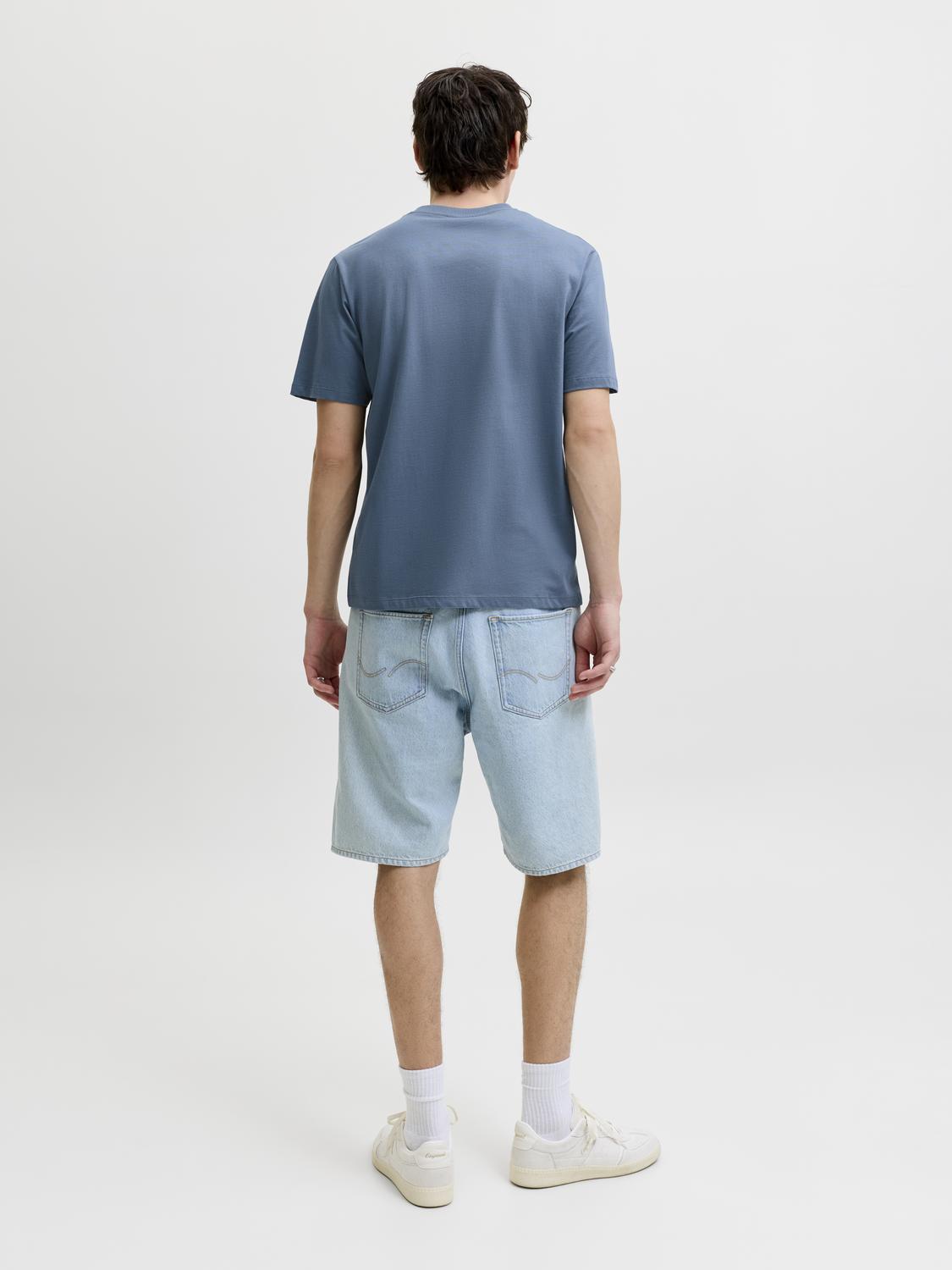 model_shot-back