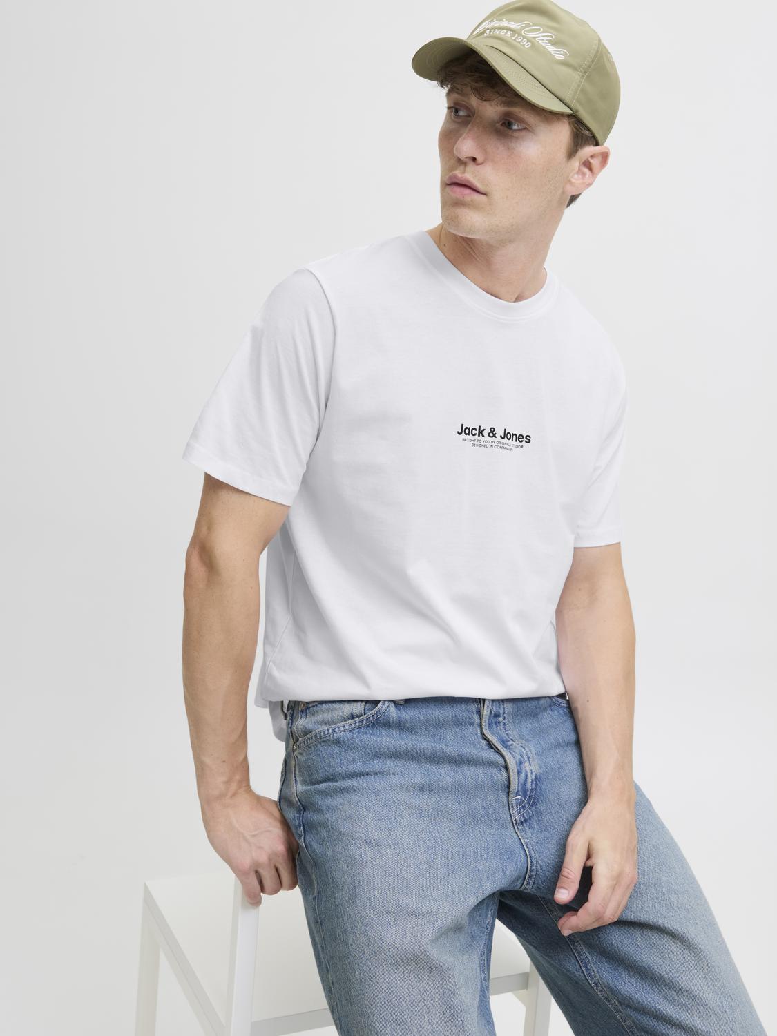 model_shot-creative