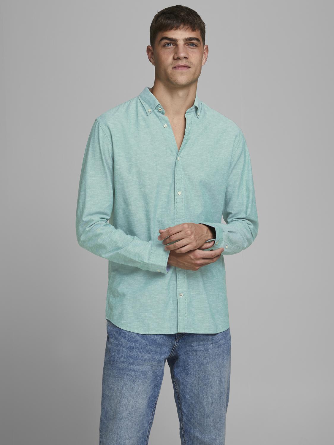 model_shot-front
