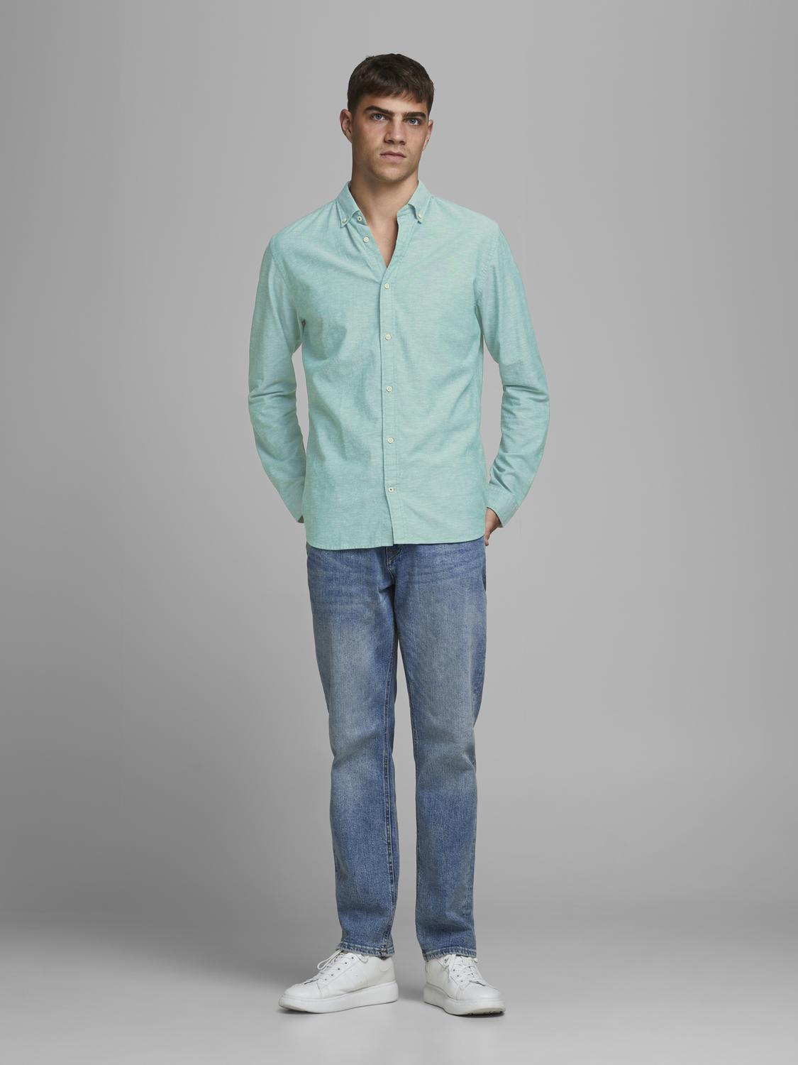 model_shot-front_full