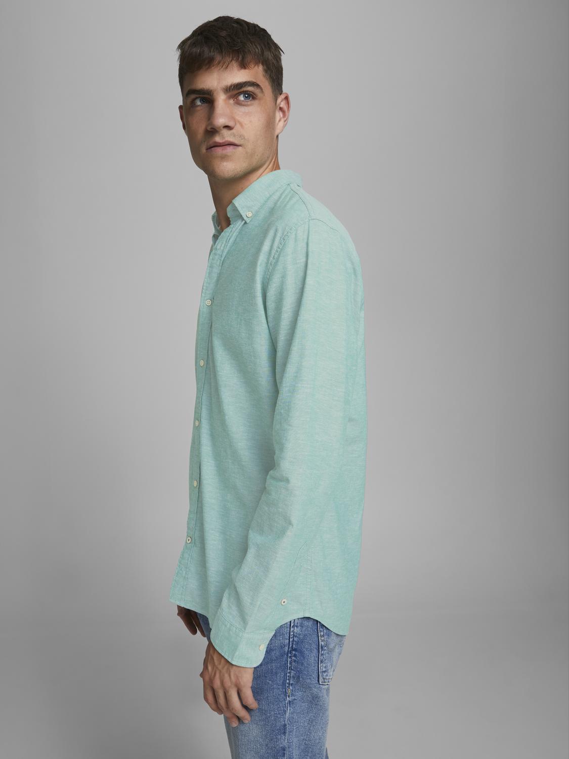 model_shot-creative