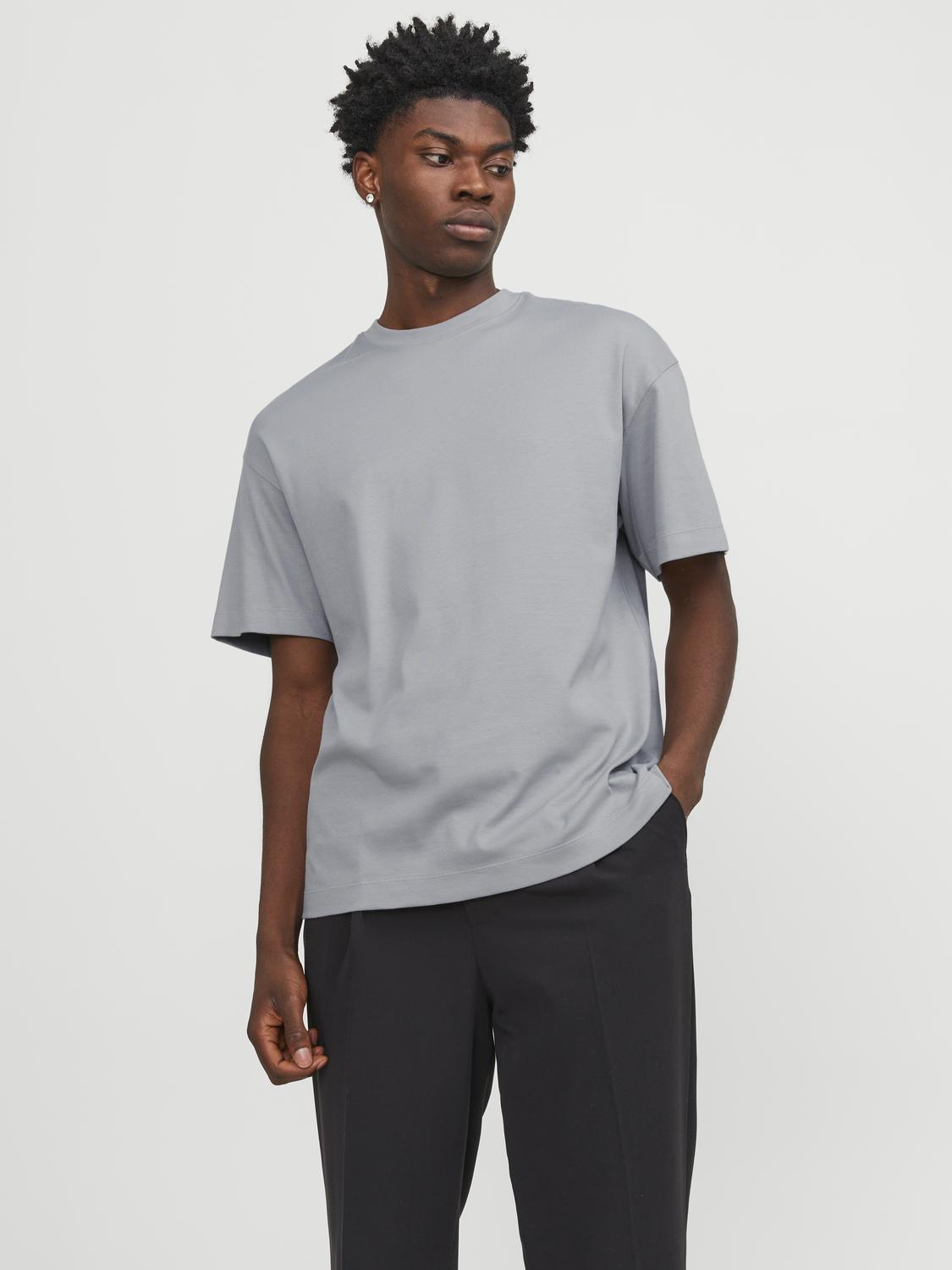 model_shot-front