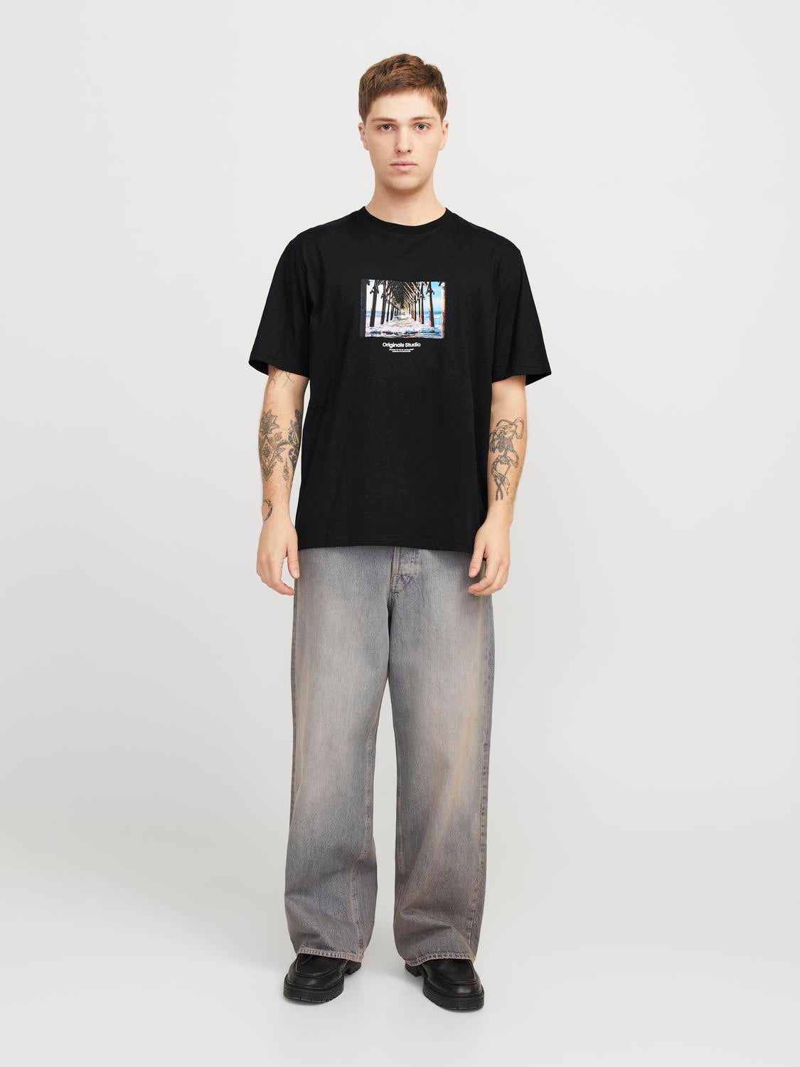 model_shot-front_full