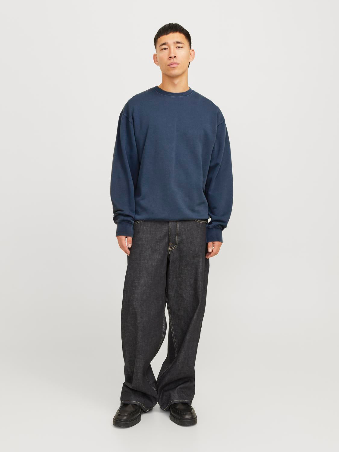 model_shot-front_full