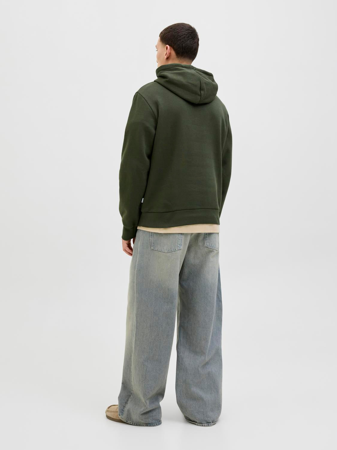 model_shot-back
