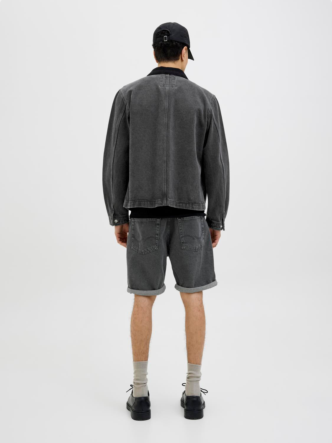 model_shot-back
