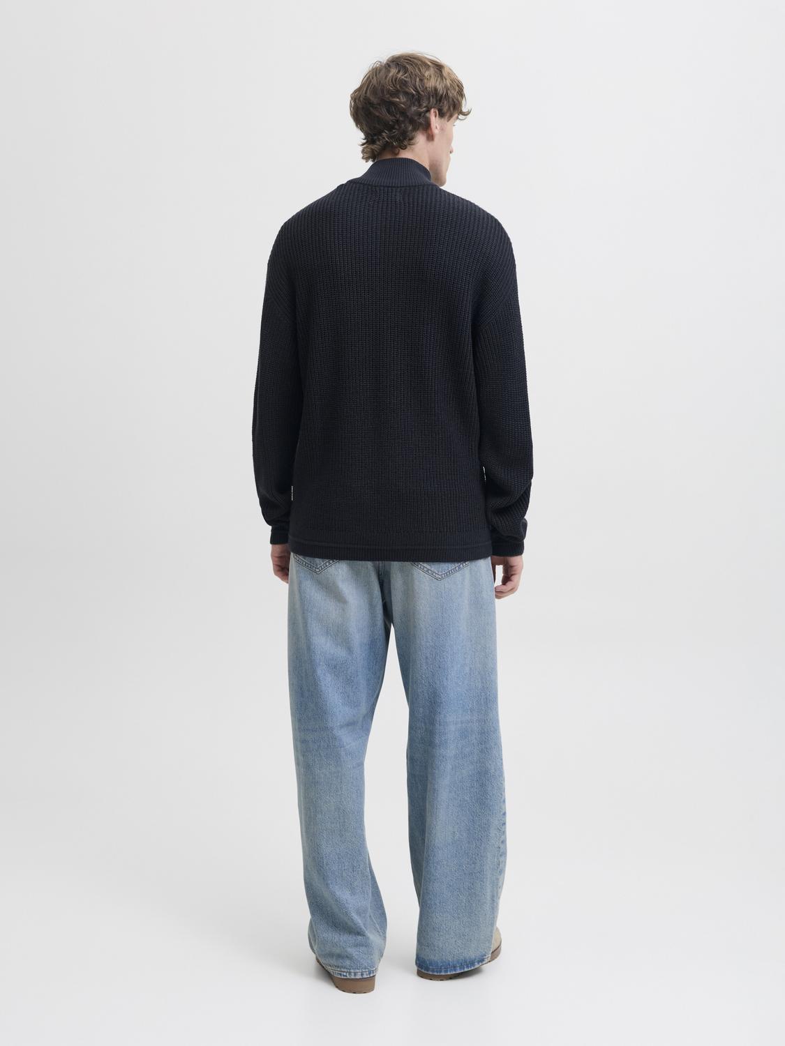 model_shot-back