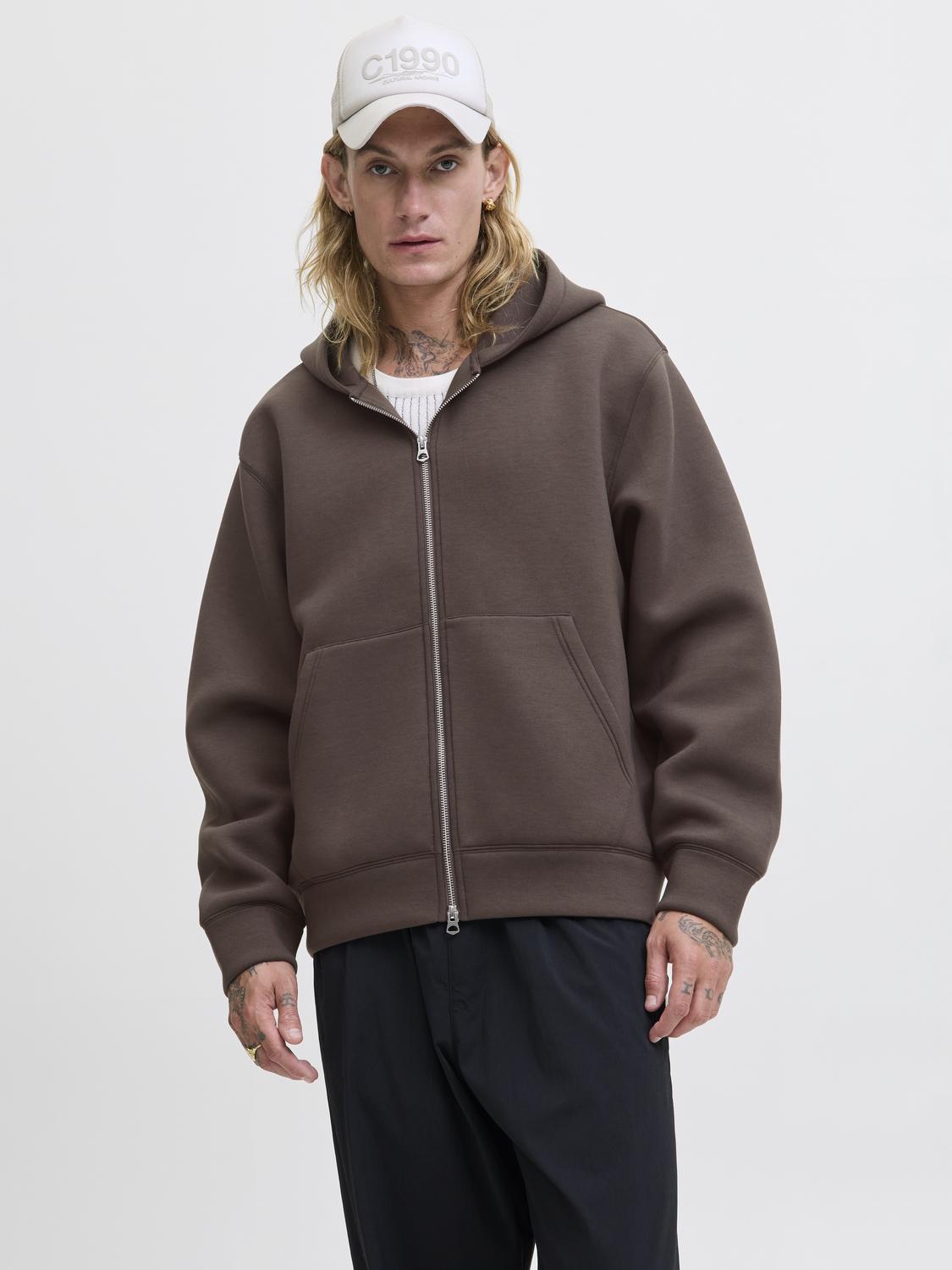 model_shot-front