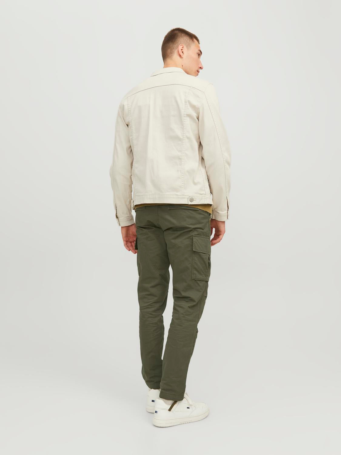 model_shot-back