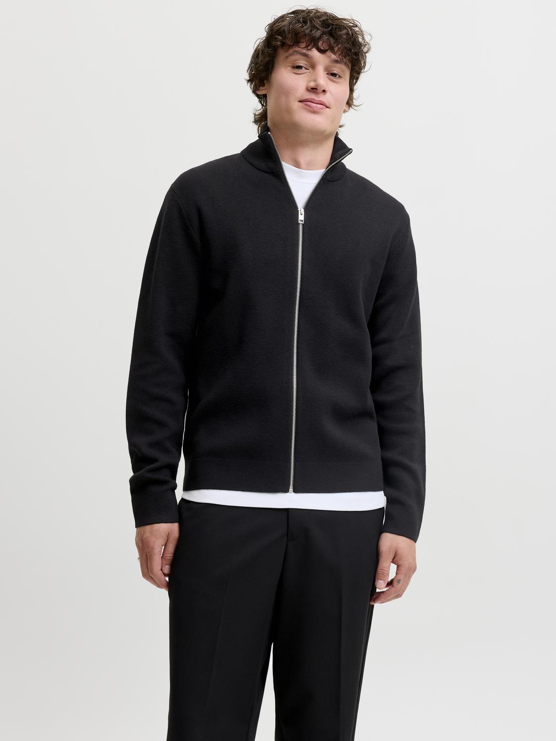 model_shot-front