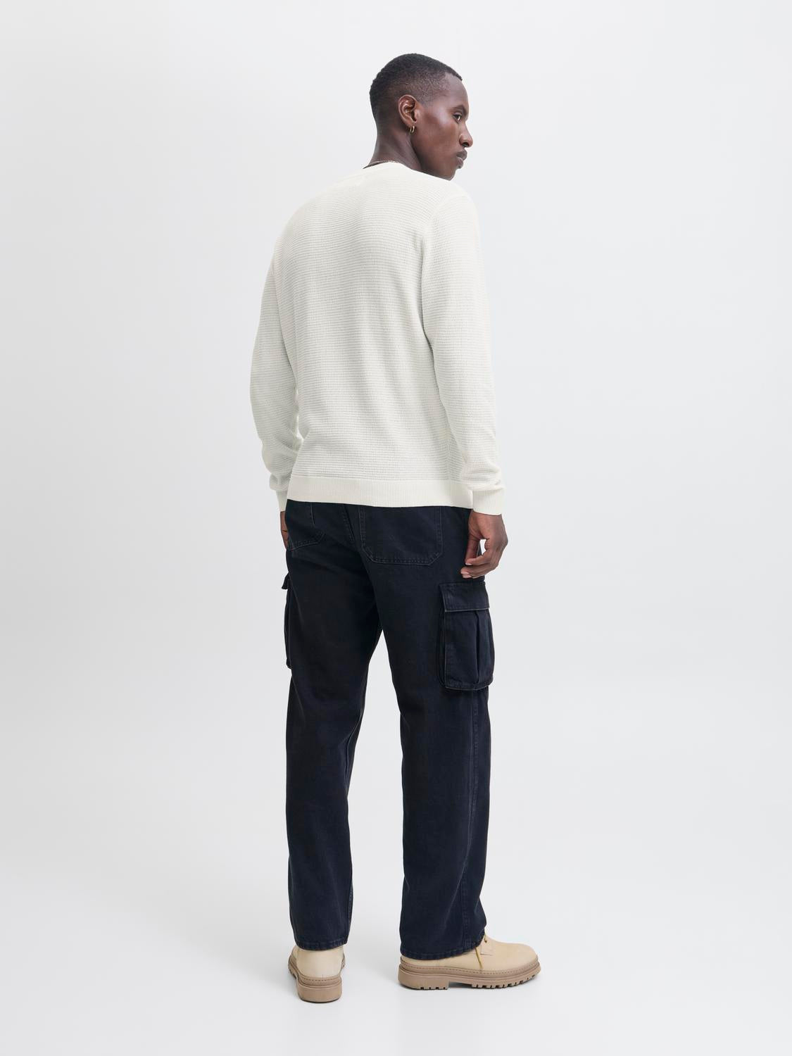 model_shot-back
