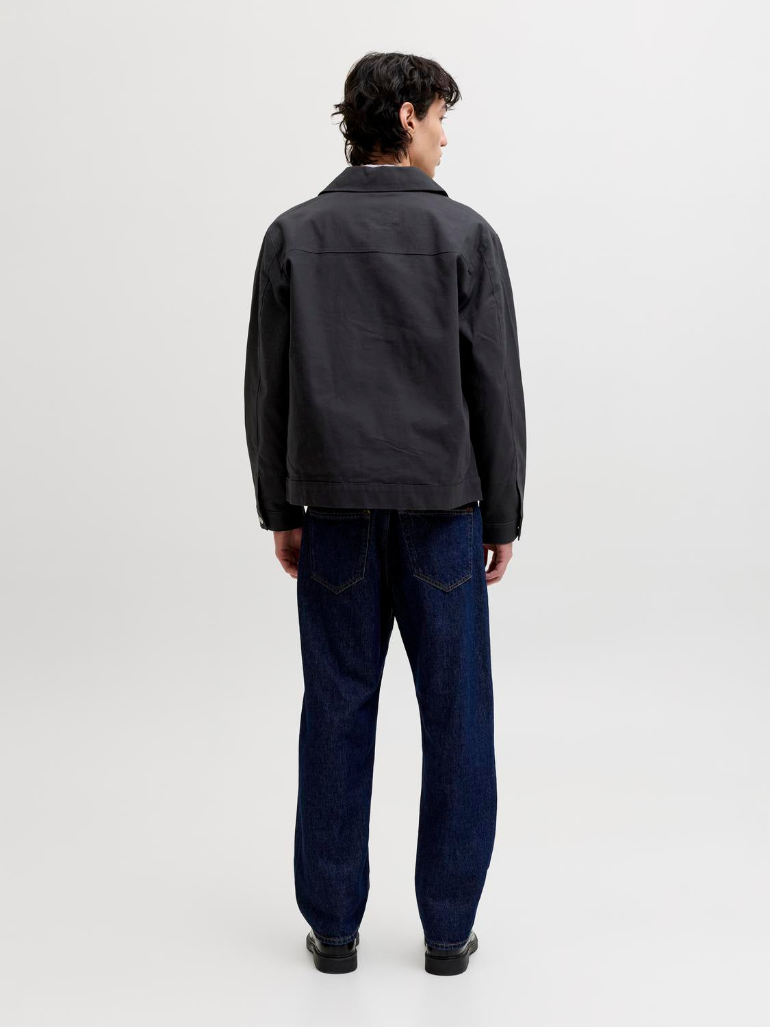 model_shot-back