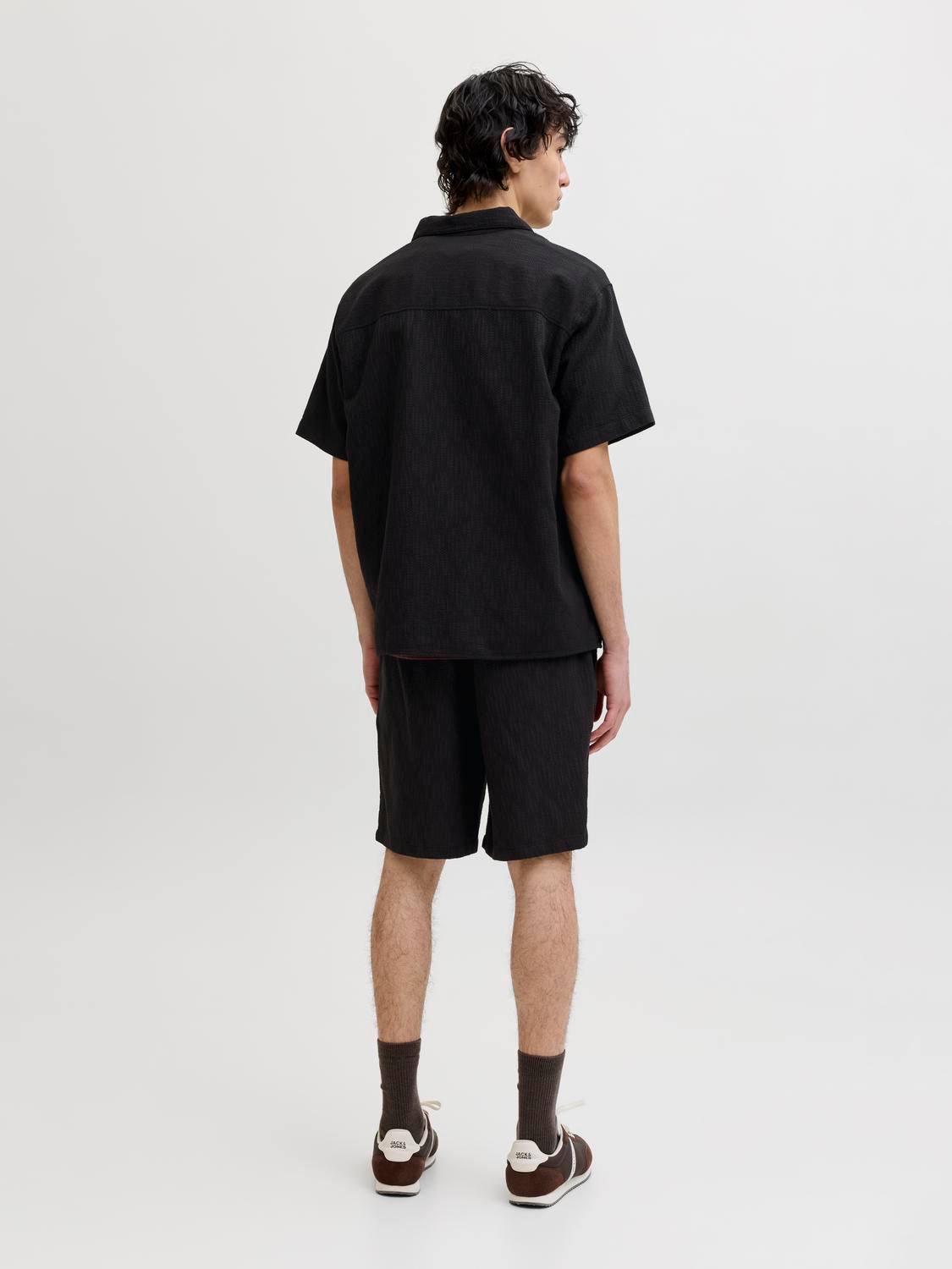 model_shot-back