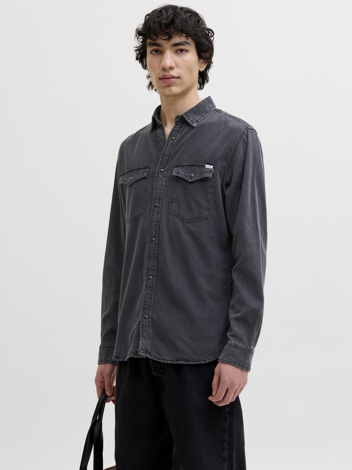 model_shot-front