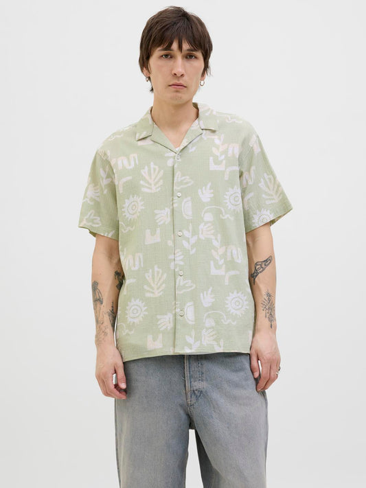 model_shot-front