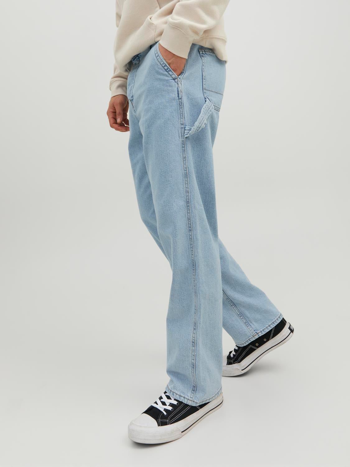 model_shot-front