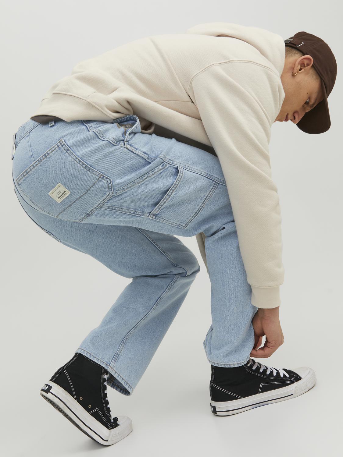 model_shot-creative