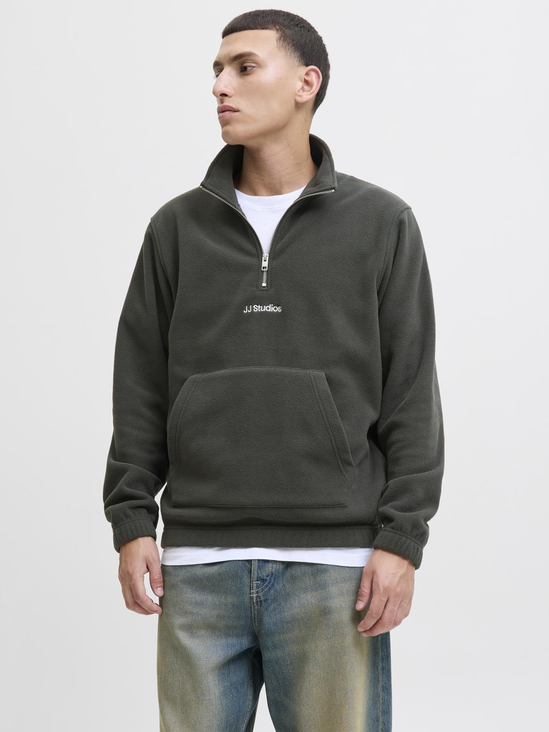 model_shot-front