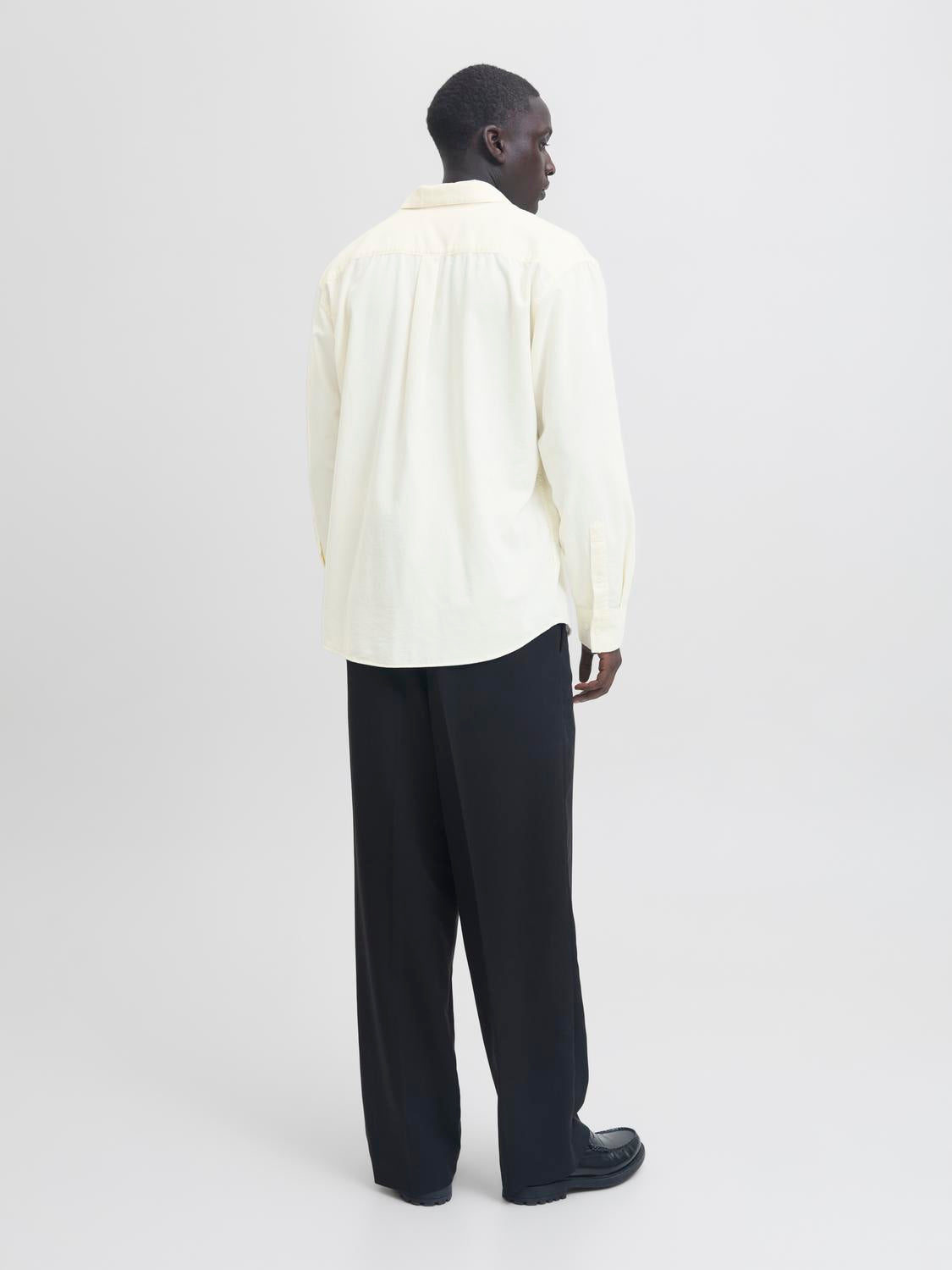 model_shot-back