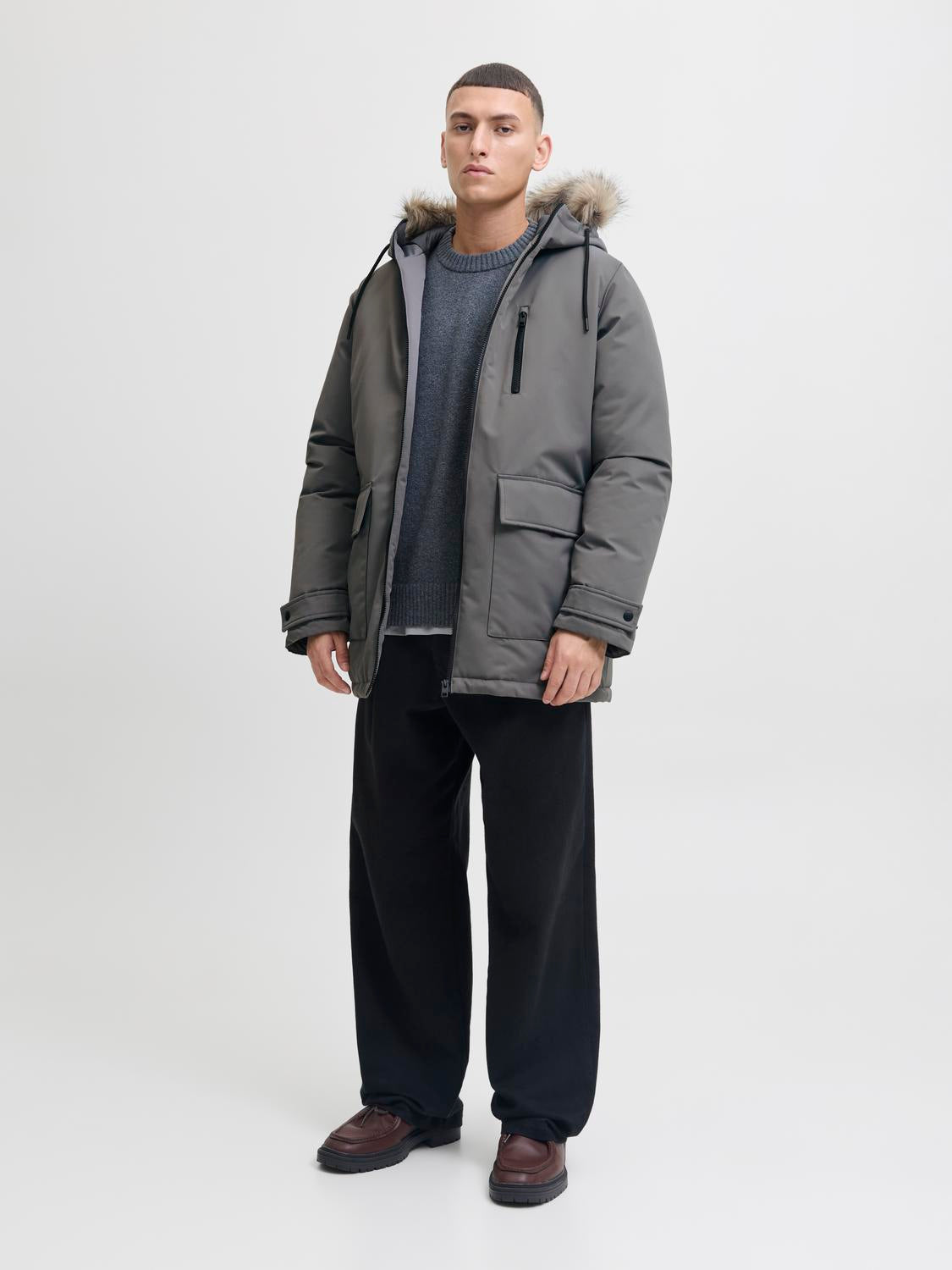 model_shot-front_full