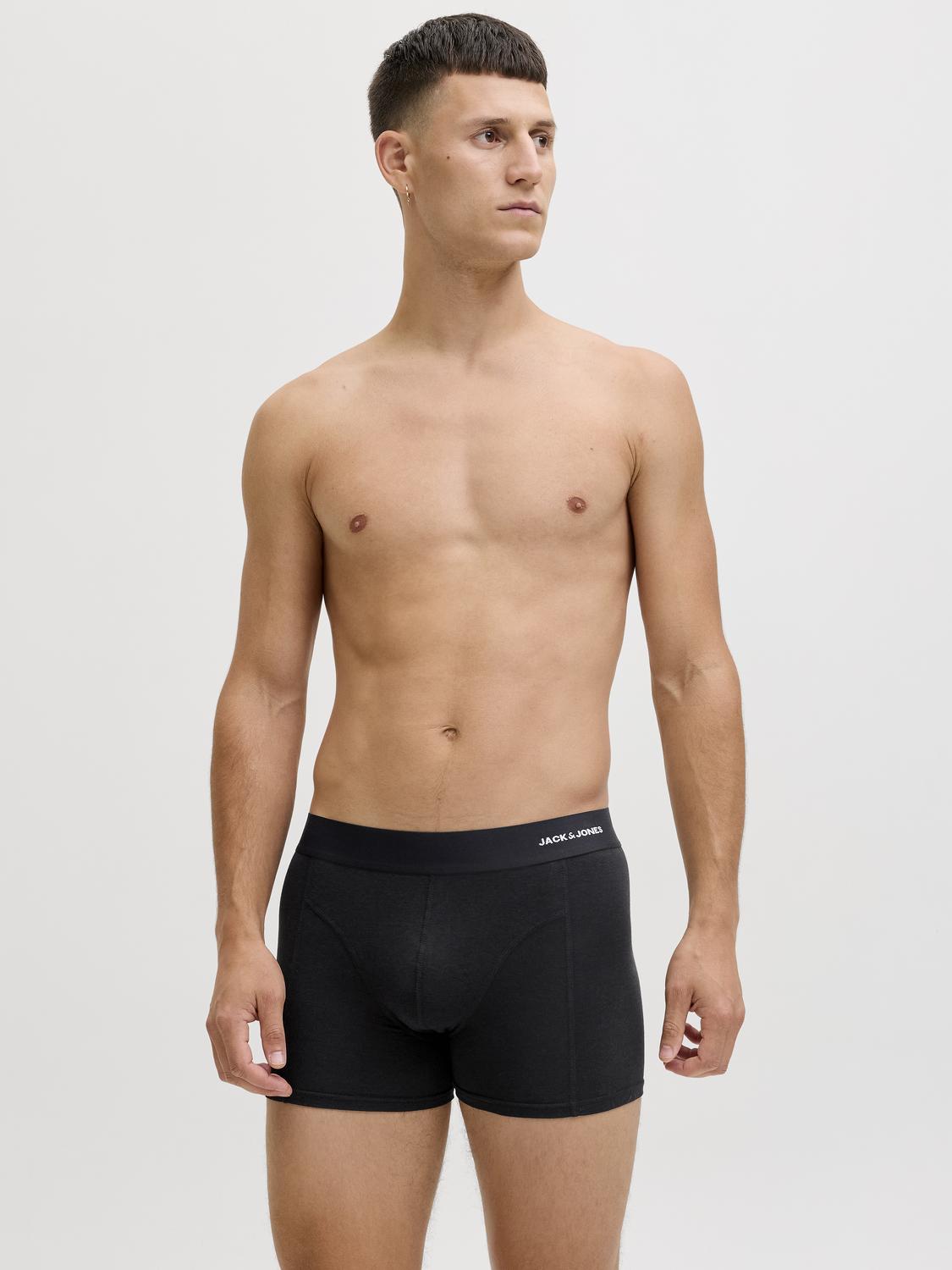 model_shot-front