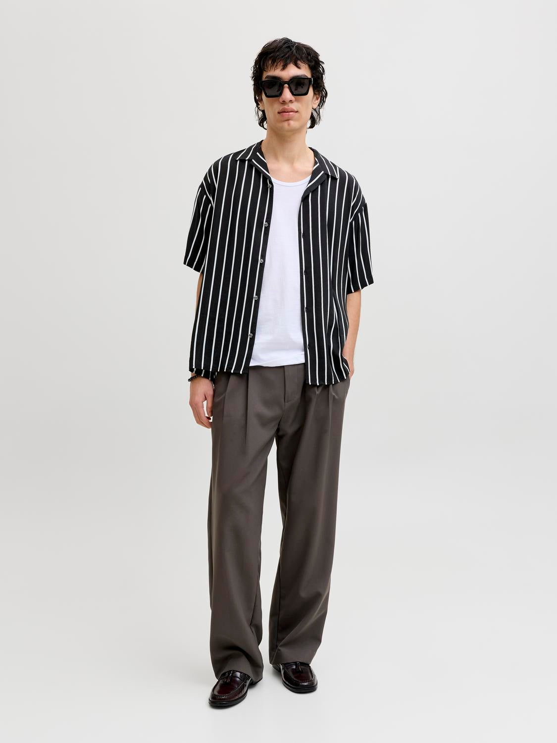 model_shot-front_full