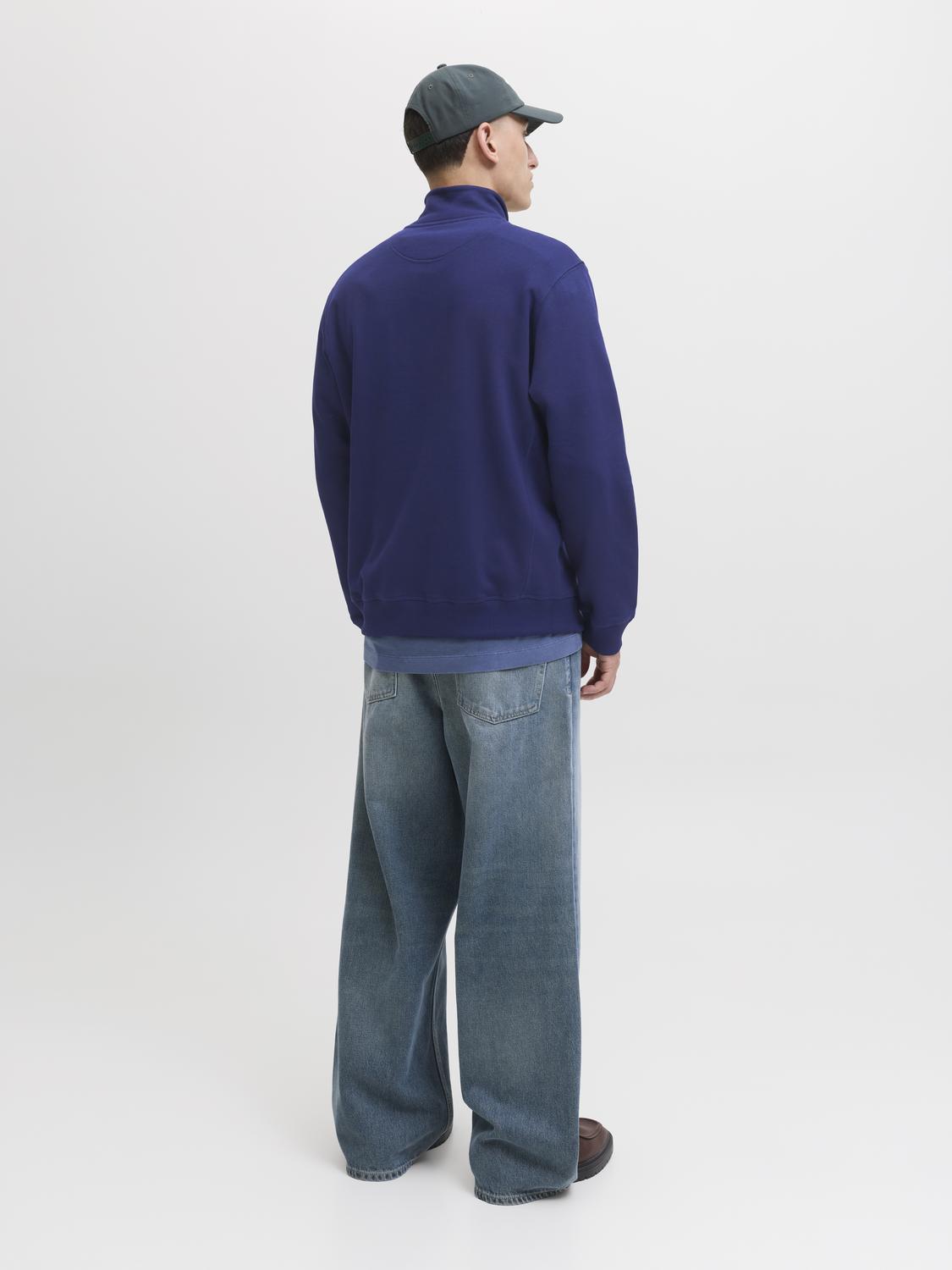 model_shot-back