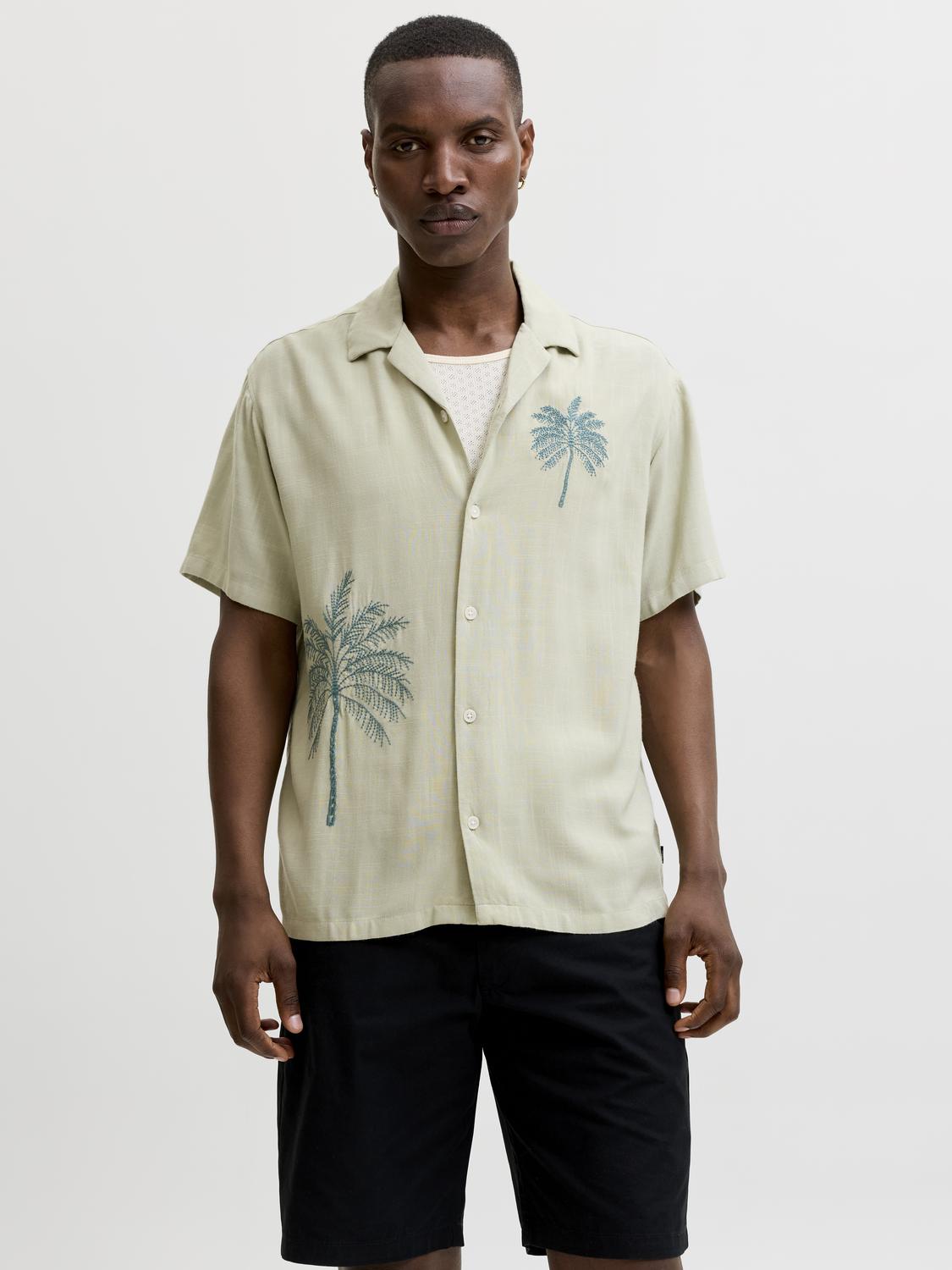 model_shot-front