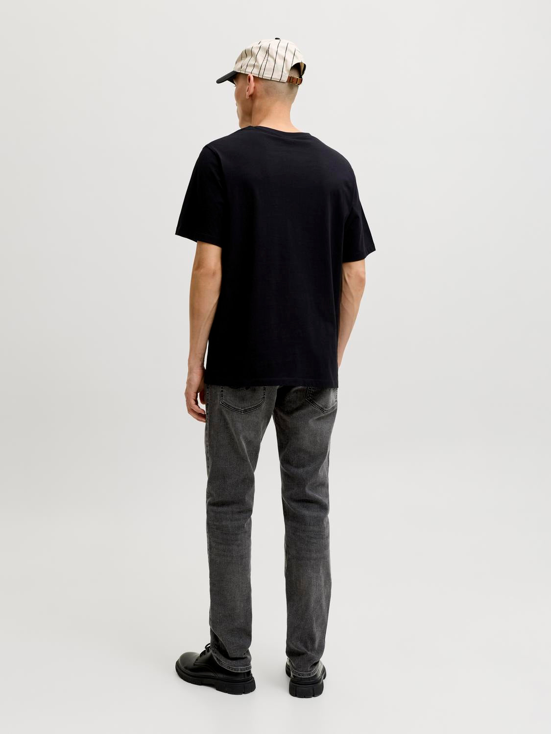 model_shot-back