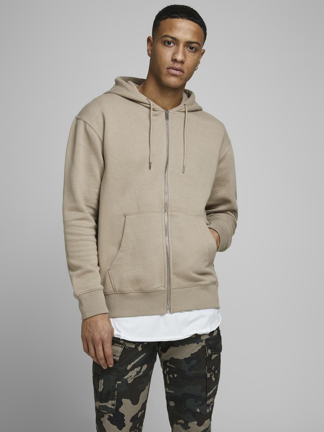 model_shot-front
