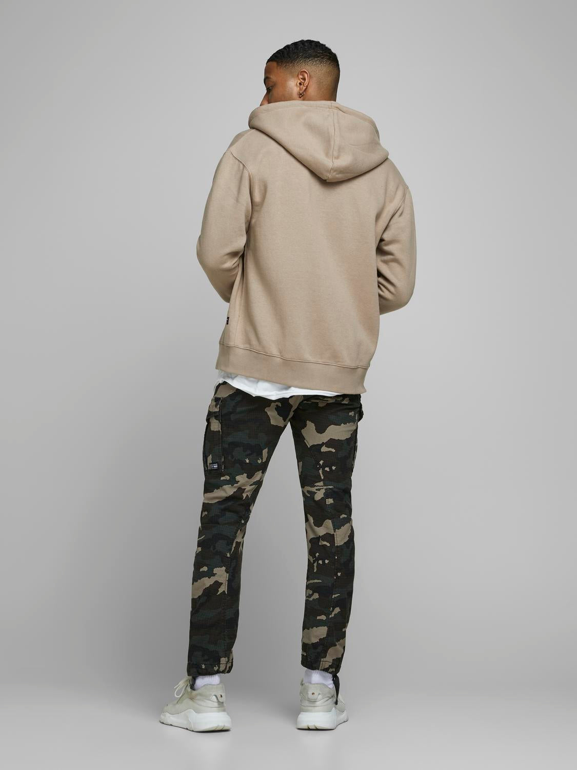 model_shot-back